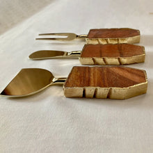 Load image into Gallery viewer, THE TEJAS Handcrafted Amber Agate Cheese Knife Set · India
