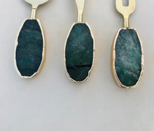 Load image into Gallery viewer, THE VANA handcrafted green agate cheese knife set flat lay view — LUXUL COLLECTIVE
